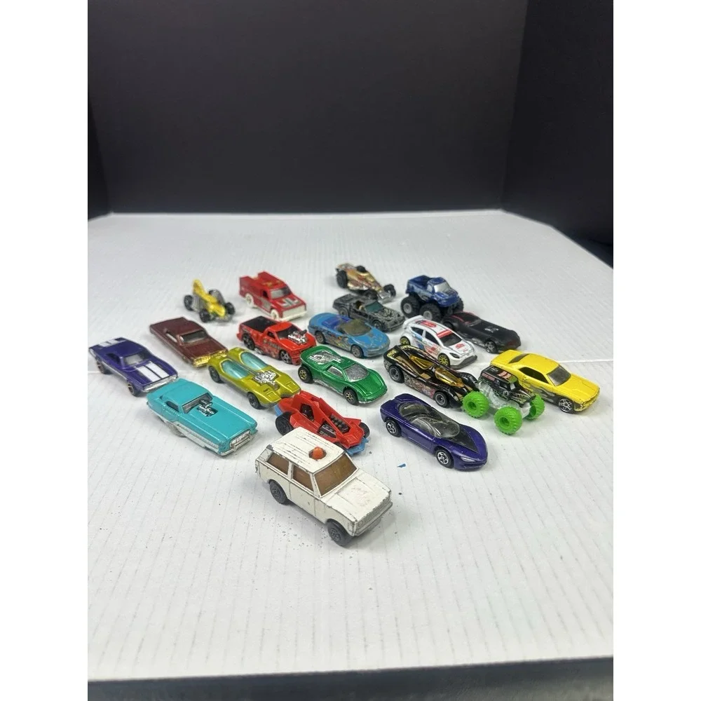 Die Cast +20 Lot Of Vehicles - Hot Wheels /Matchbox/Die‎ Cast 1:24